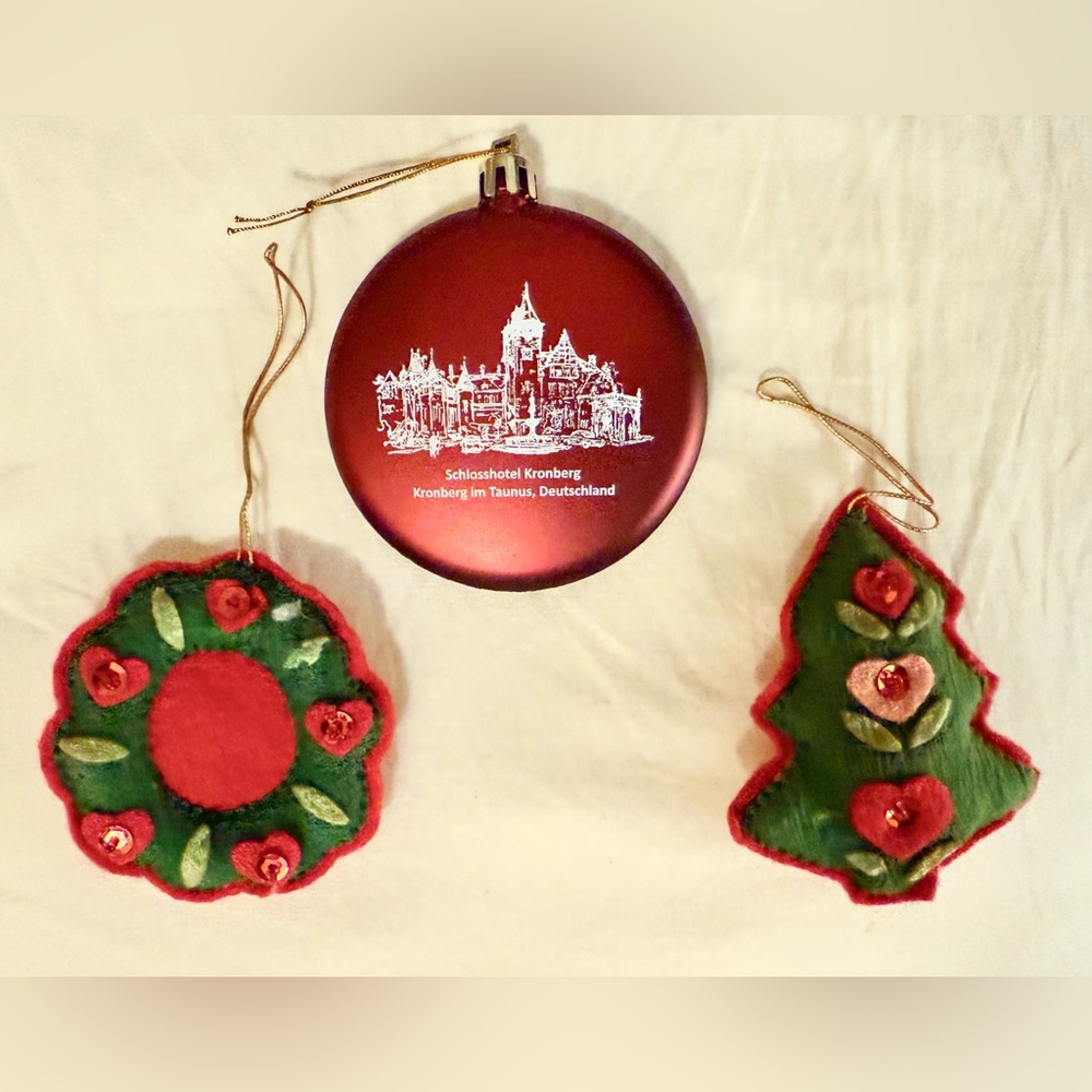 THREE VINTAGE GERMAN CHRISTMAS ORNAMENTS - CLOTH WREATH & TREE, & HOTEL KRONBERG